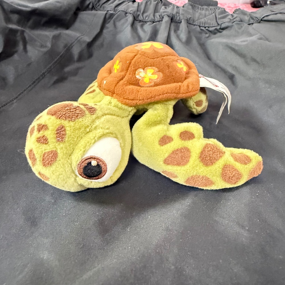 Disney Store Finding Nemo Squirt Sea Turtle Plush Stuffed Animal 5.5 inches